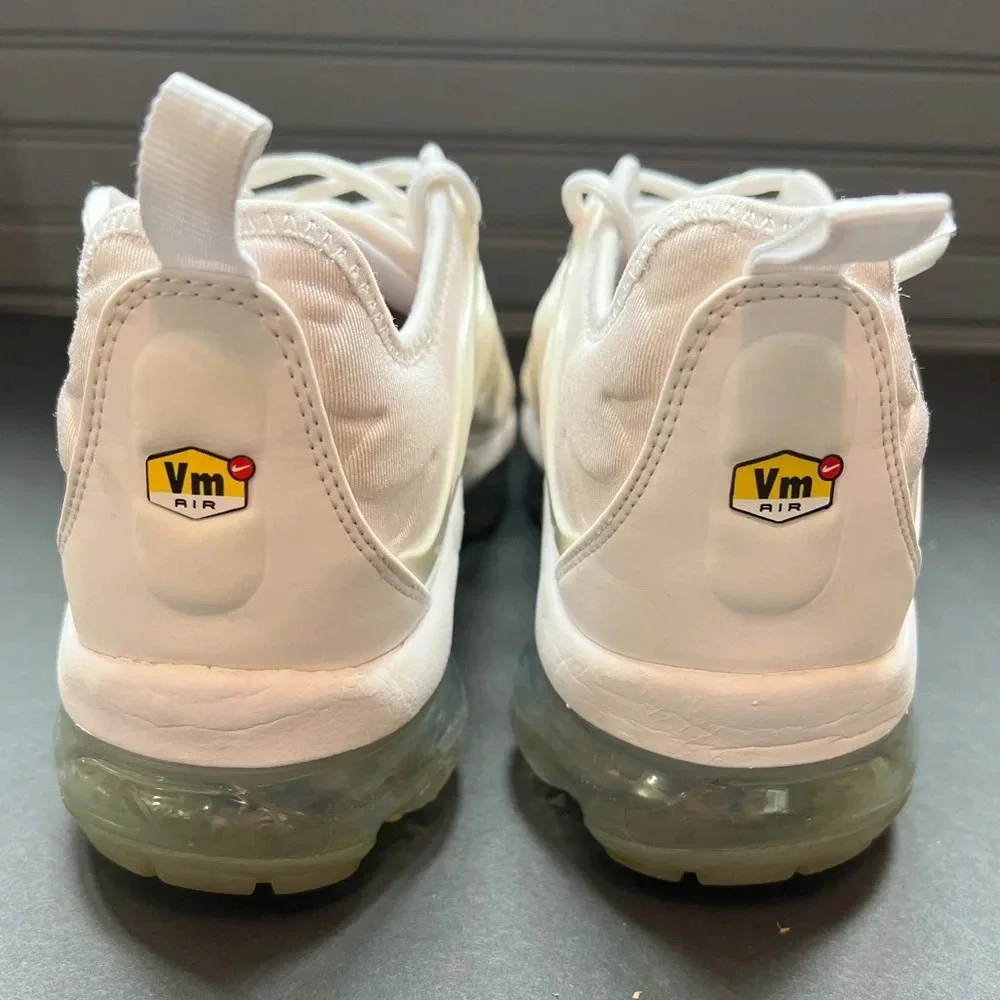 NIKE AIR VAPORMAX PLUS SHOES SIZE. 9.5 TRIPLE WHITE PLATINUM SNEAKERS